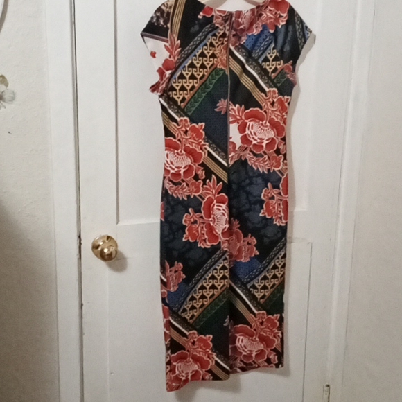 "BEIGE" by eci DRESS - Picture 5 of 6